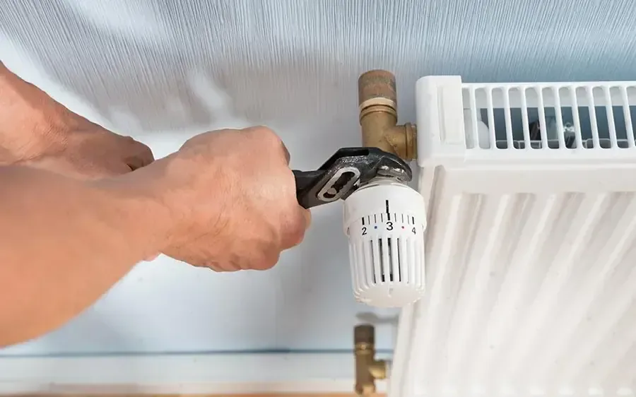 Réglage d'un robinet thermostatique de radiateur après entretien du chauffage